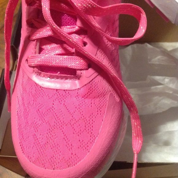 Brand new avia tennis/ running sneaker - Picture 4 of 5